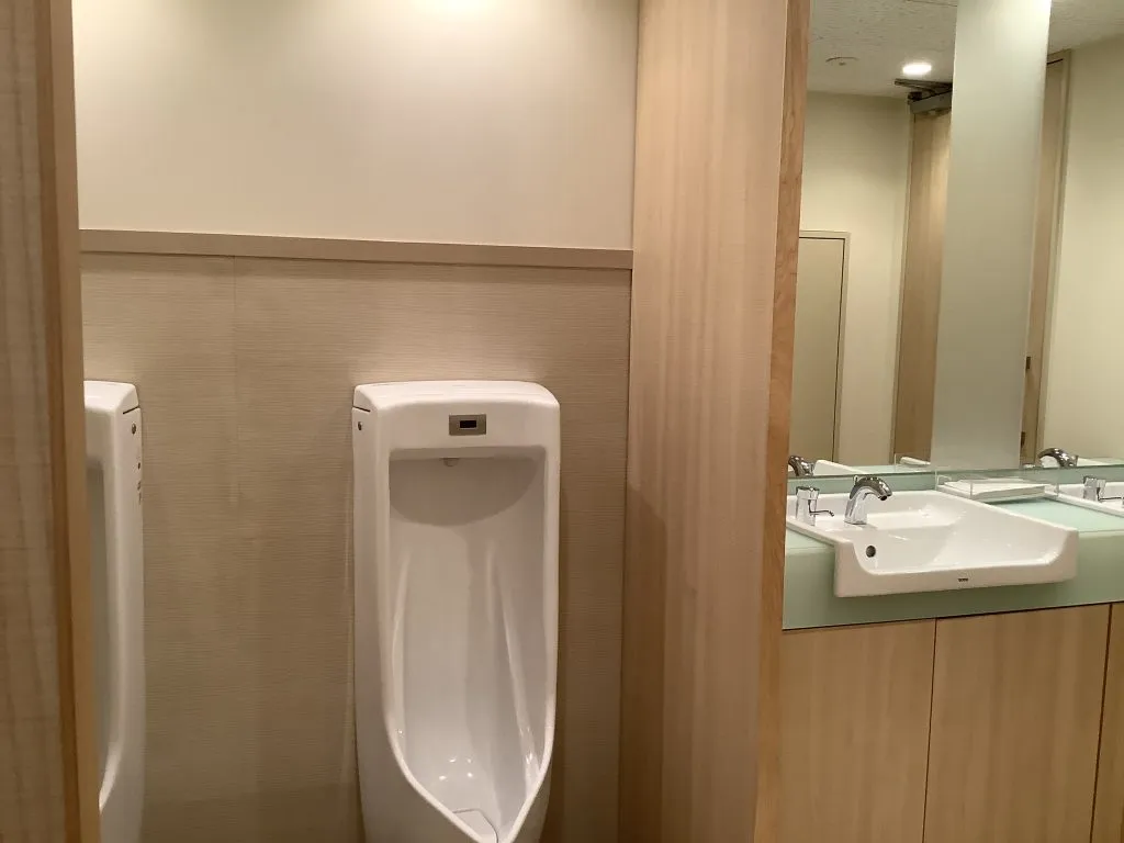 男性専用トイレ②