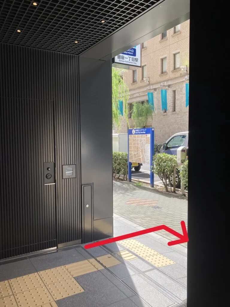 地上出たら出口へ。