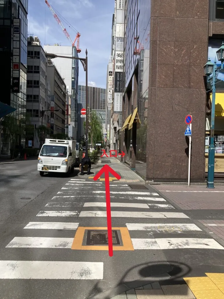 真っすぐ進みます。